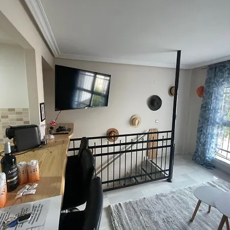 Cozy 2 Bedroom Duplex, Parking, Terrace, Office, Pool!