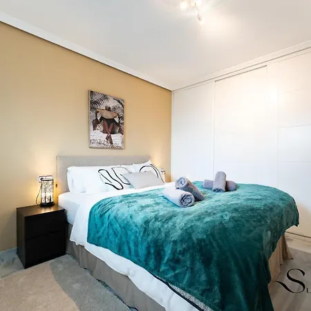 Lejlighed Cozy 2 Bedroom Duplex, Parking, Terrace, Office, Pool!