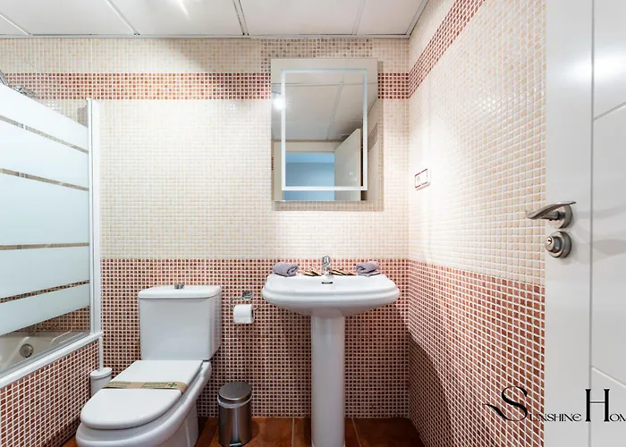 Lejlighed Cozy 2 Bedroom Duplex, Parking, Terrace, Office, Pool!