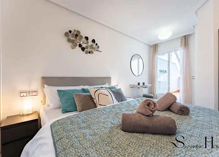 Cozy 2 Bedroom Duplex, Parking, Terrace, Office, Pool! Apartment