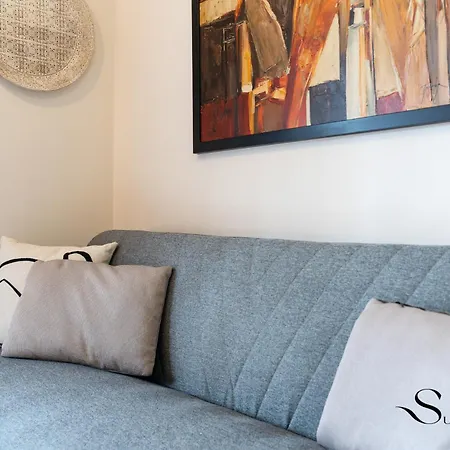 Cozy 2 Bedroom Duplex, Parking, Terrace, Office, Pool! 토레몰리노스