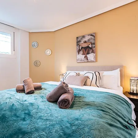 Cozy 2 Bedroom Duplex, Parking, Terrace, Office, Pool! 토레몰리노스