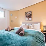 Cozy 2 Bedroom Duplex, Parking, Terrace, Office, Pool! 토레몰리노스