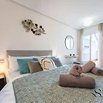 Cozy 2 Bedroom Duplex, Parking, Terrace, Office, Pool! 아파트