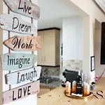 Cozy 2 Bedroom Duplex, Parking, Terrace, Office, Pool! 토레몰리노스