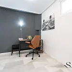 Cozy 2 Bedroom Duplex, Parking, Terrace, Office, Pool! 아파트 토레몰리노스