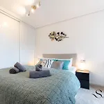 Cozy 2 Bedroom Duplex, Parking, Terrace, Office, Pool! 아파트 토레몰리노스