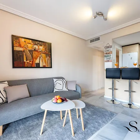 Cozy 2 Bedroom Duplex, Parking, Terrace, Office, Pool! Lägenhet