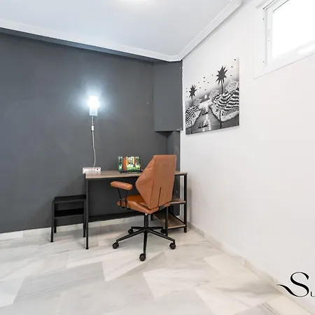 Cozy 2 Bedroom Duplex, Parking, Terrace, Office, Pool! Lägenhet Torremolinos