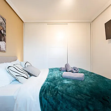 Lägenhet Cozy 2 Bedroom Duplex, Parking, Terrace, Office, Pool! Torremolinos