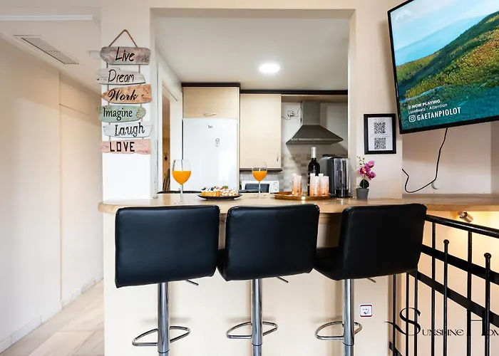 Cozy 2 Bedroom Duplex, Parking, Terrace, Office, Pool! Apartamento